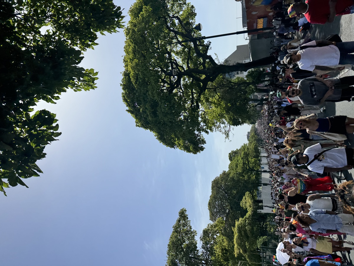 Integrantes de la comunidad en la Marcha de Orgullo de San José